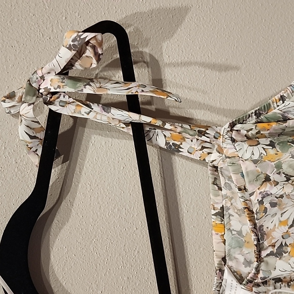 Flowered blouse - Picture 4 of 5